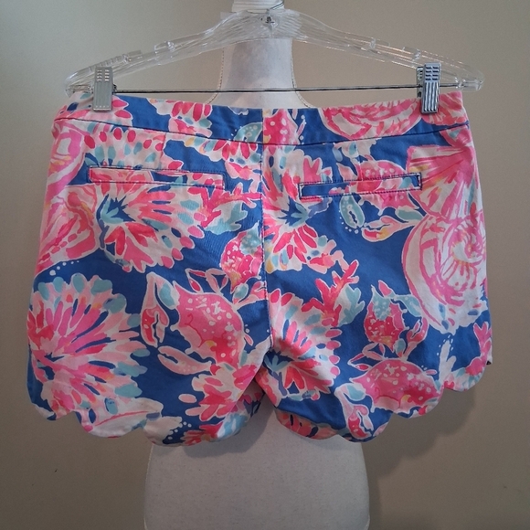 Lilly Pulitzer Buttercup Seersucker Stretch Scalloped Short Size 4 - Picture 4 of 7